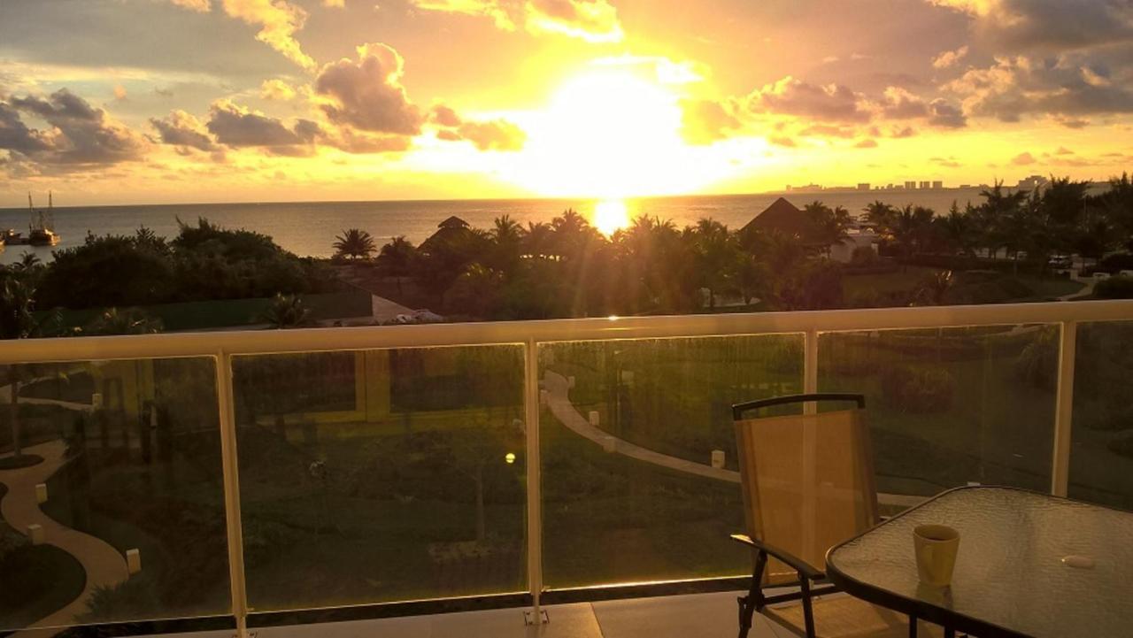 Swim The Caribbean & Work With A View Daire Cancun Dış mekan fotoğraf